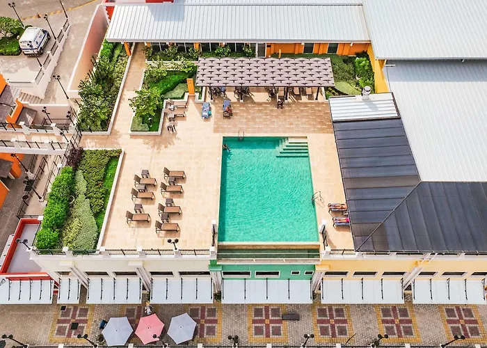 Marina-view Luxury With Dual Master *
